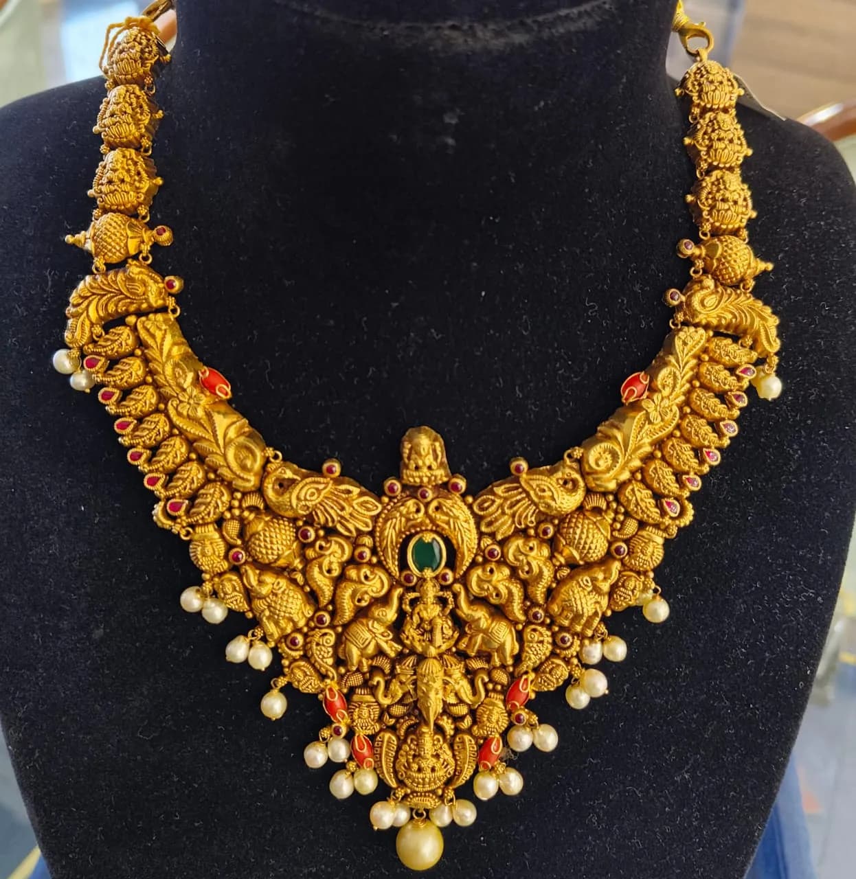 Antique gold jewellery piece