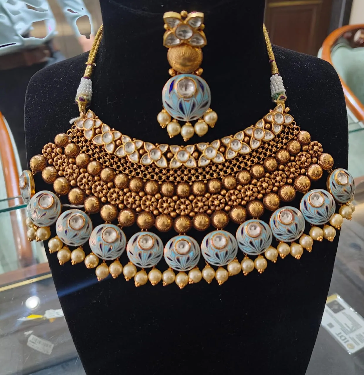 Heritage antique gold design