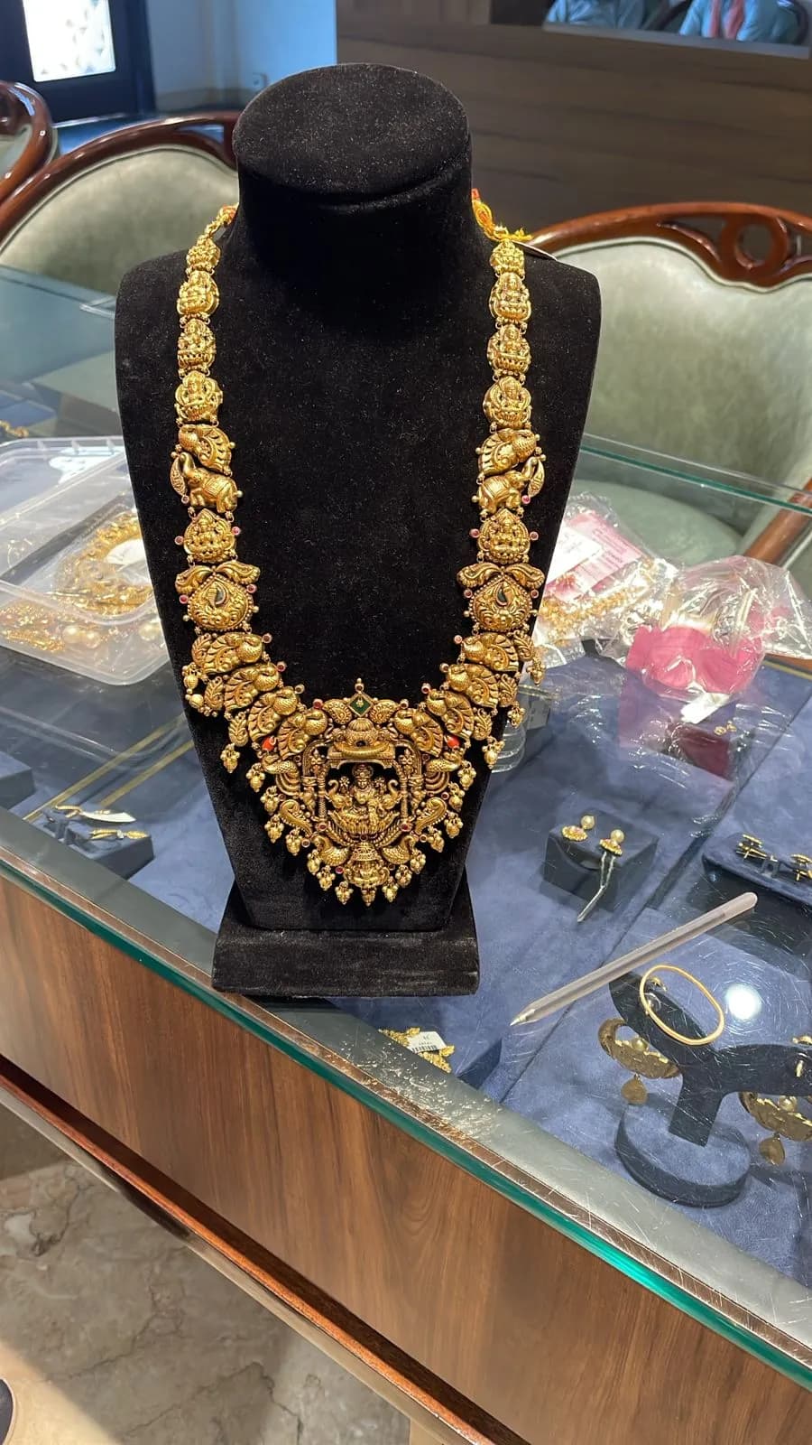 Classic antique gold necklace